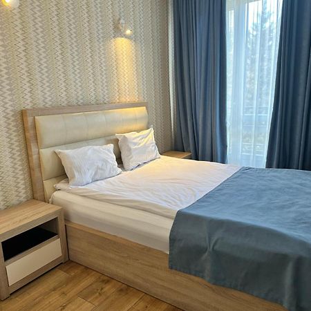 Hotel Lile Tiflis Exterior foto