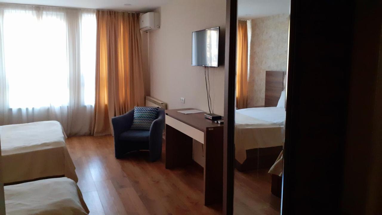 Hotel Lile Tiflis Exterior foto