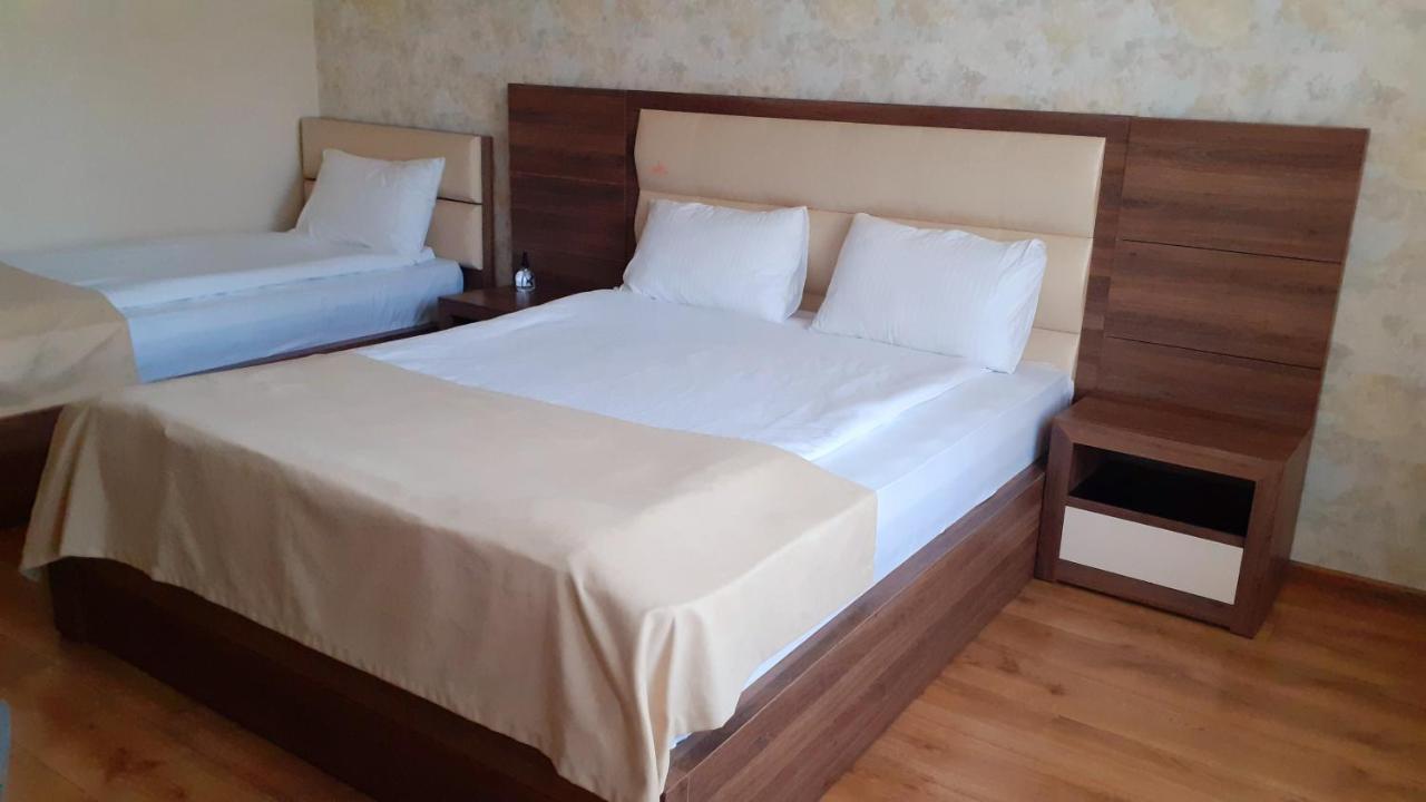 Hotel Lile Tiflis Exterior foto