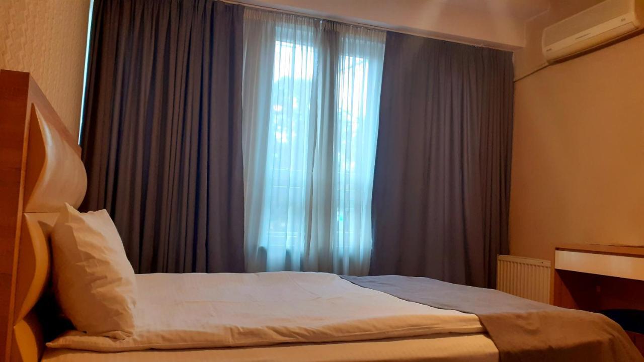 Hotel Lile Tiflis Exterior foto