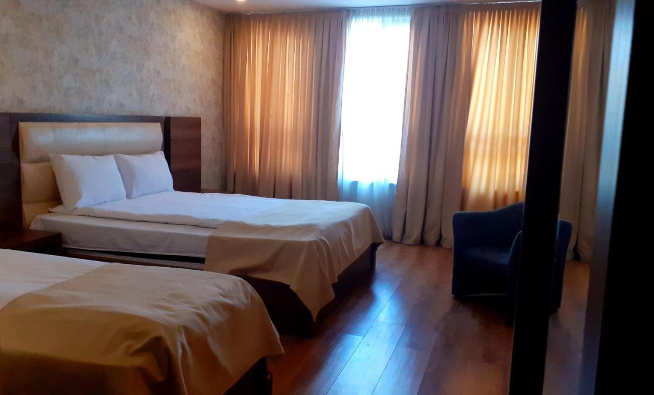 Hotel Lile Tiflis Exterior foto
