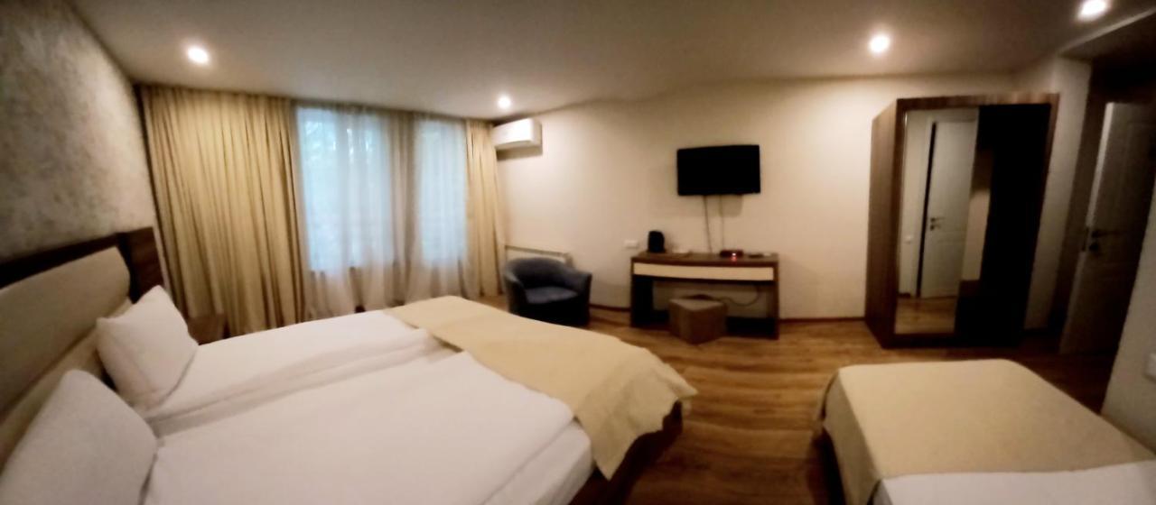 Hotel Lile Tiflis Exterior foto