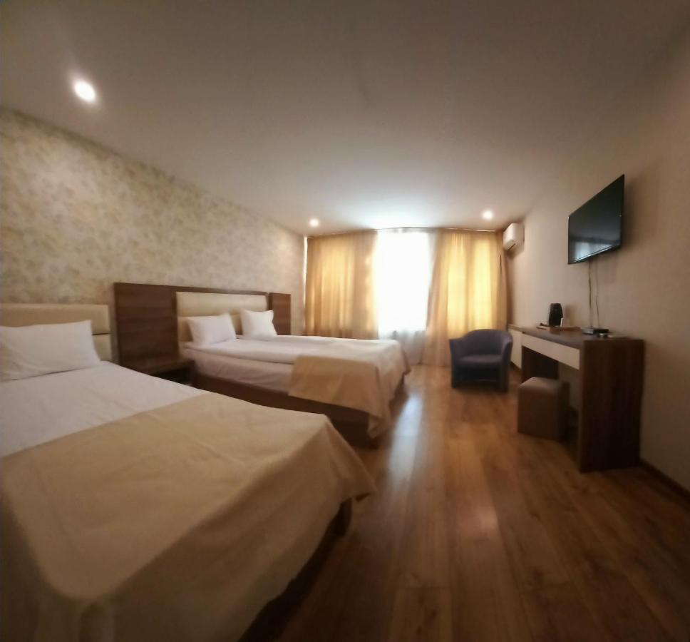 Hotel Lile Tiflis Exterior foto