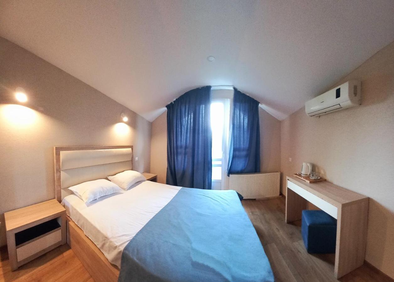 Hotel Lile Tiflis Exterior foto