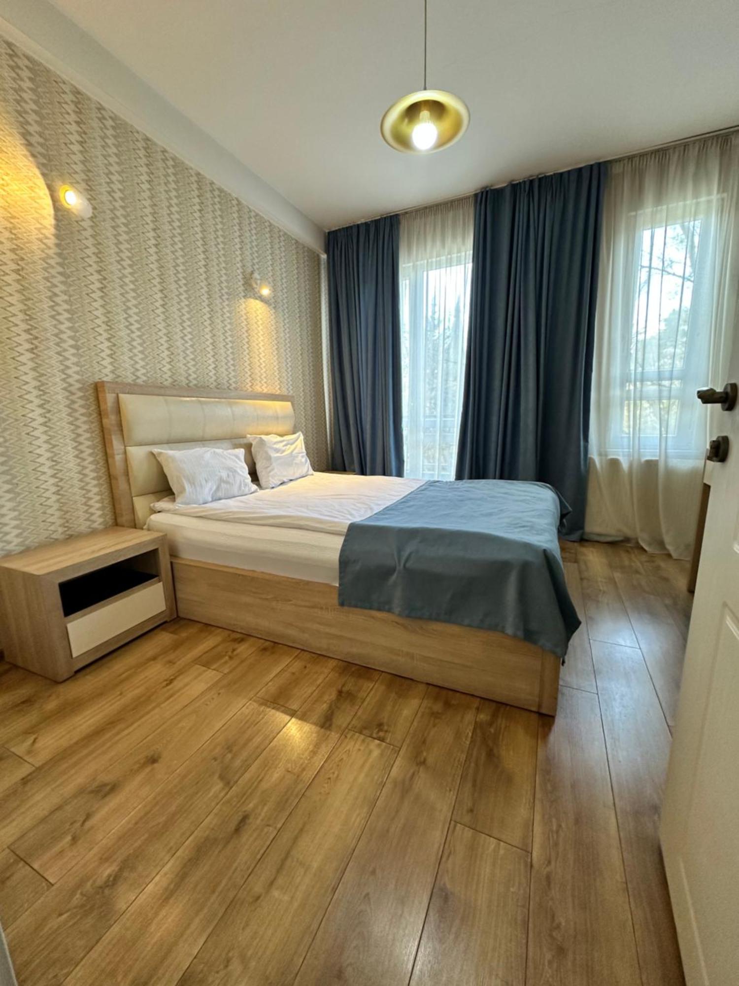 Hotel Lile Tiflis Exterior foto