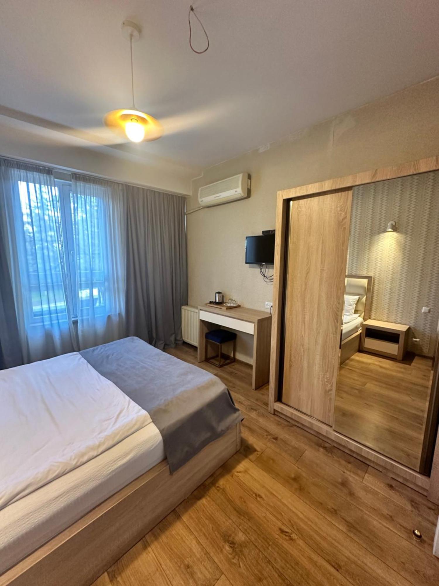 Hotel Lile Tiflis Exterior foto
