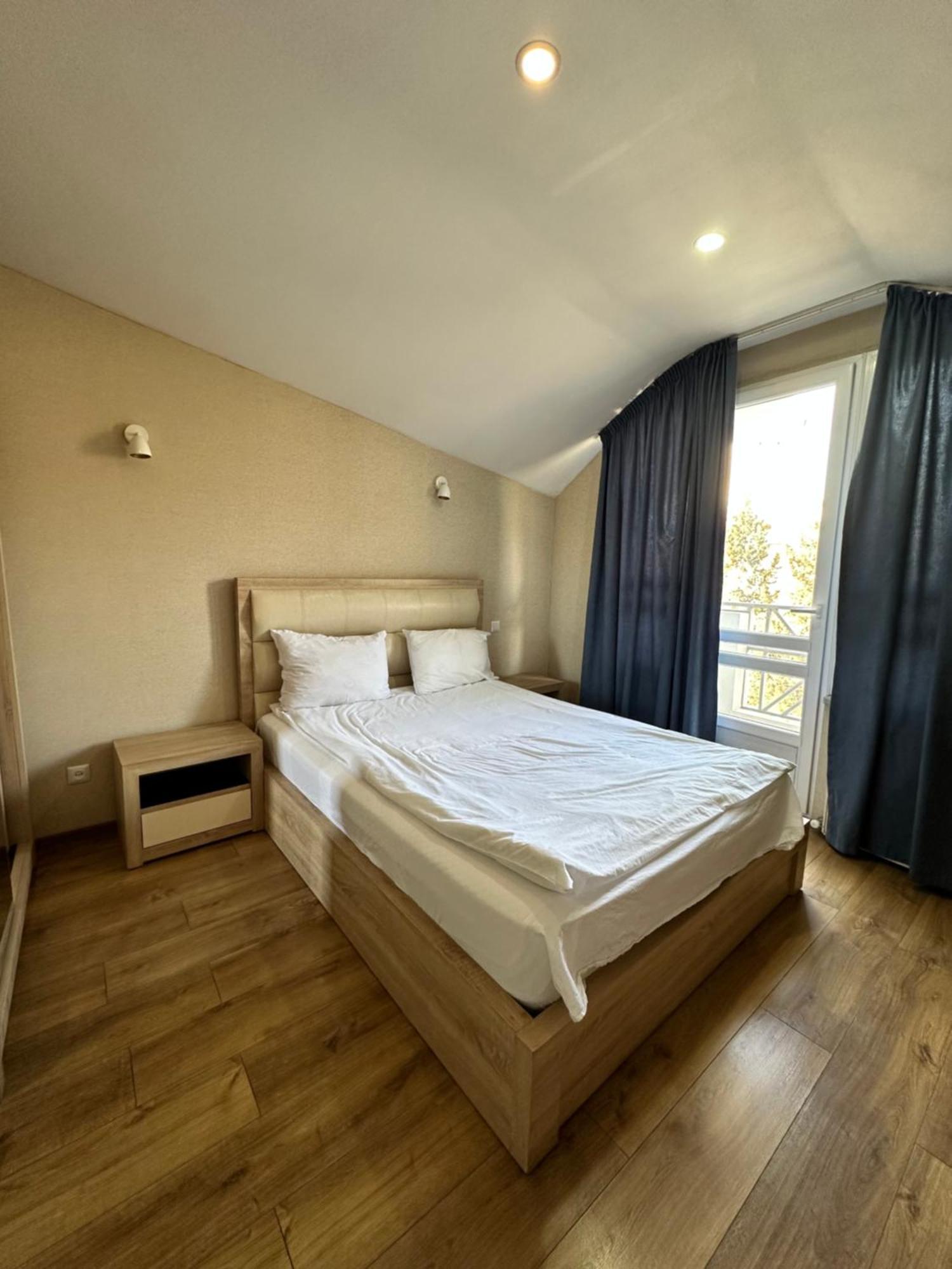 Hotel Lile Tiflis Exterior foto