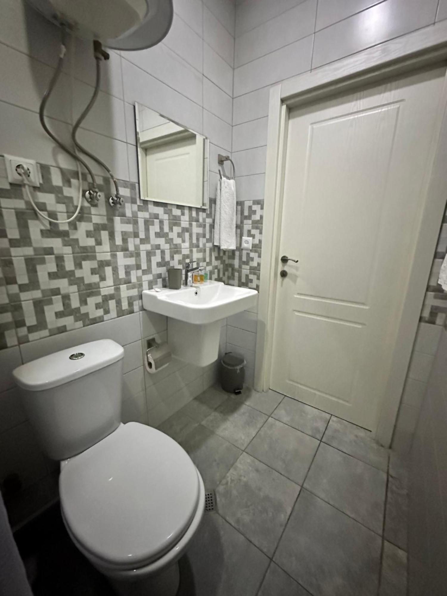 Hotel Lile Tiflis Exterior foto