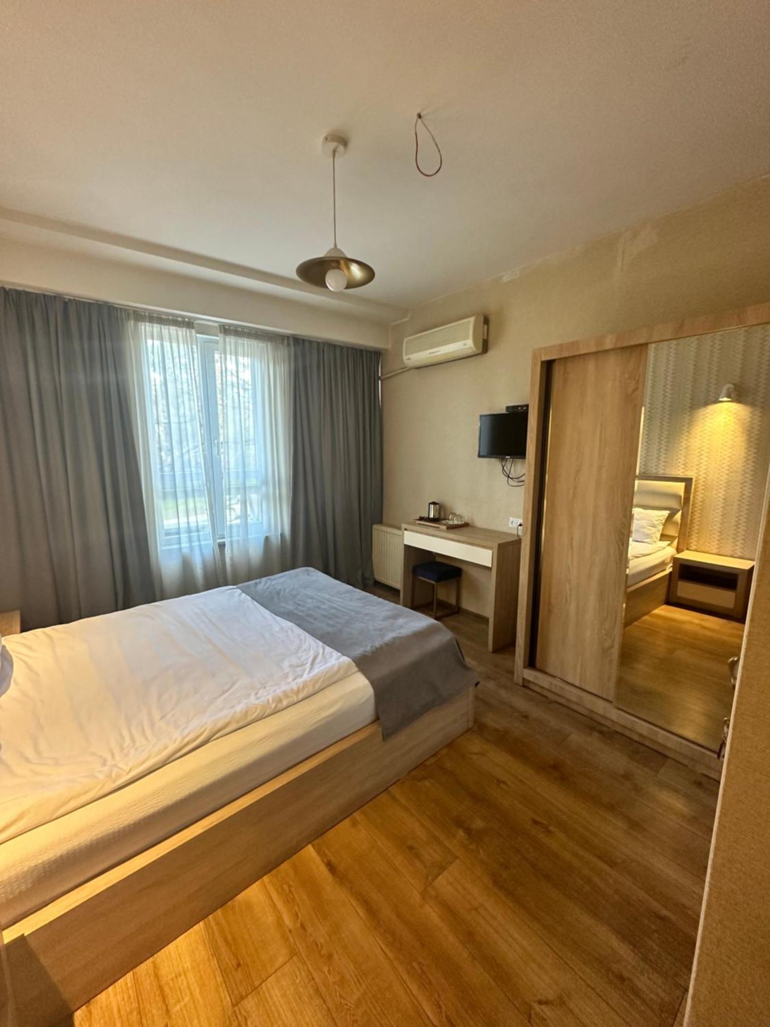 Hotel Lile Tiflis Exterior foto